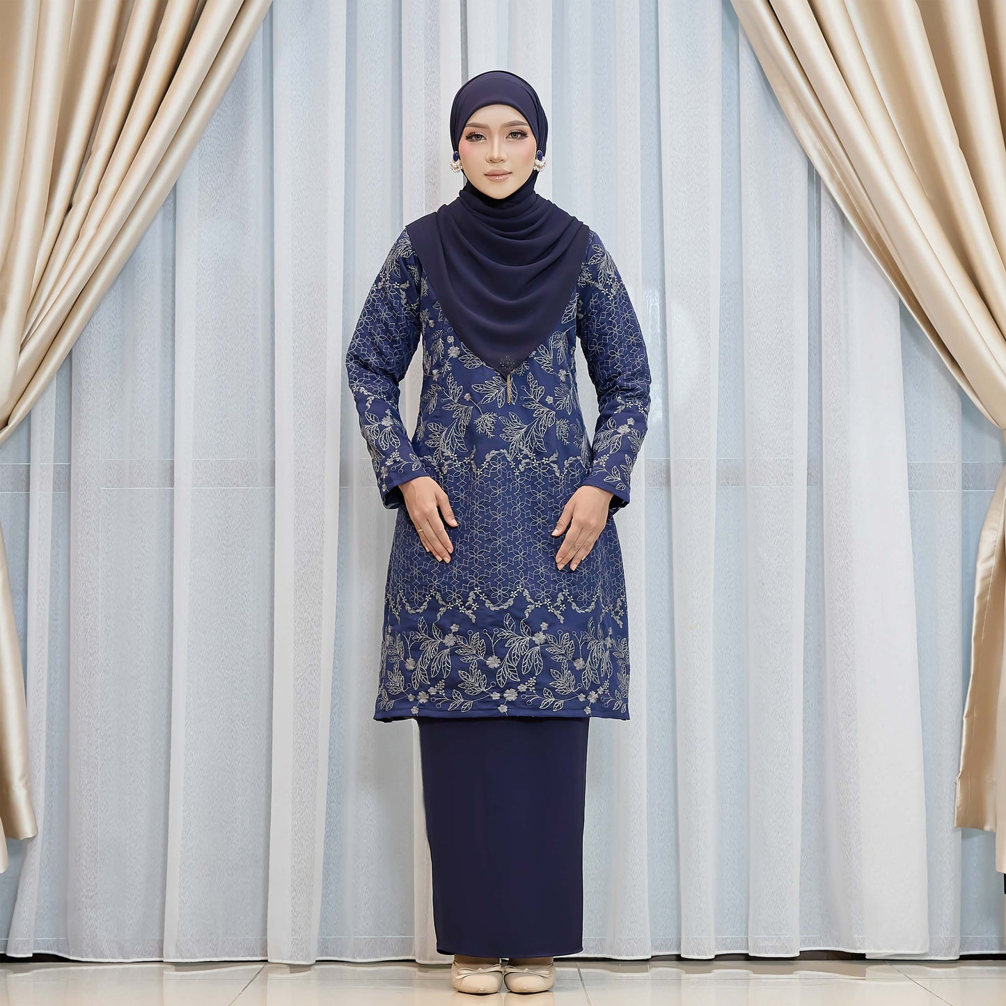 Adora Kurung