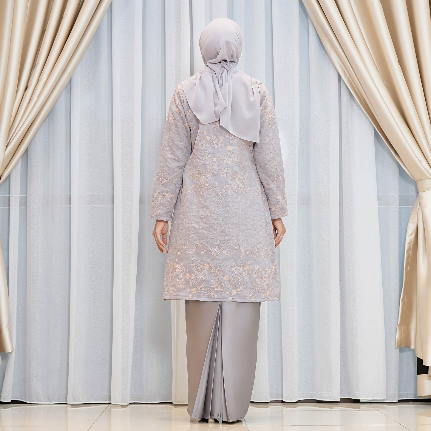 Adora Kurung