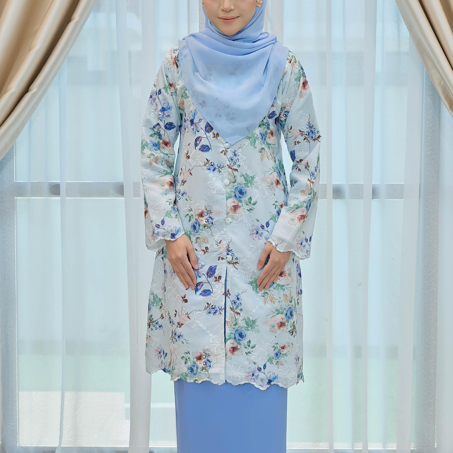 Alicia Kurung