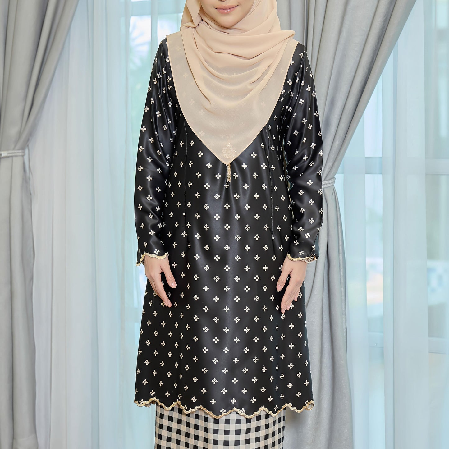 Aileen Kurung