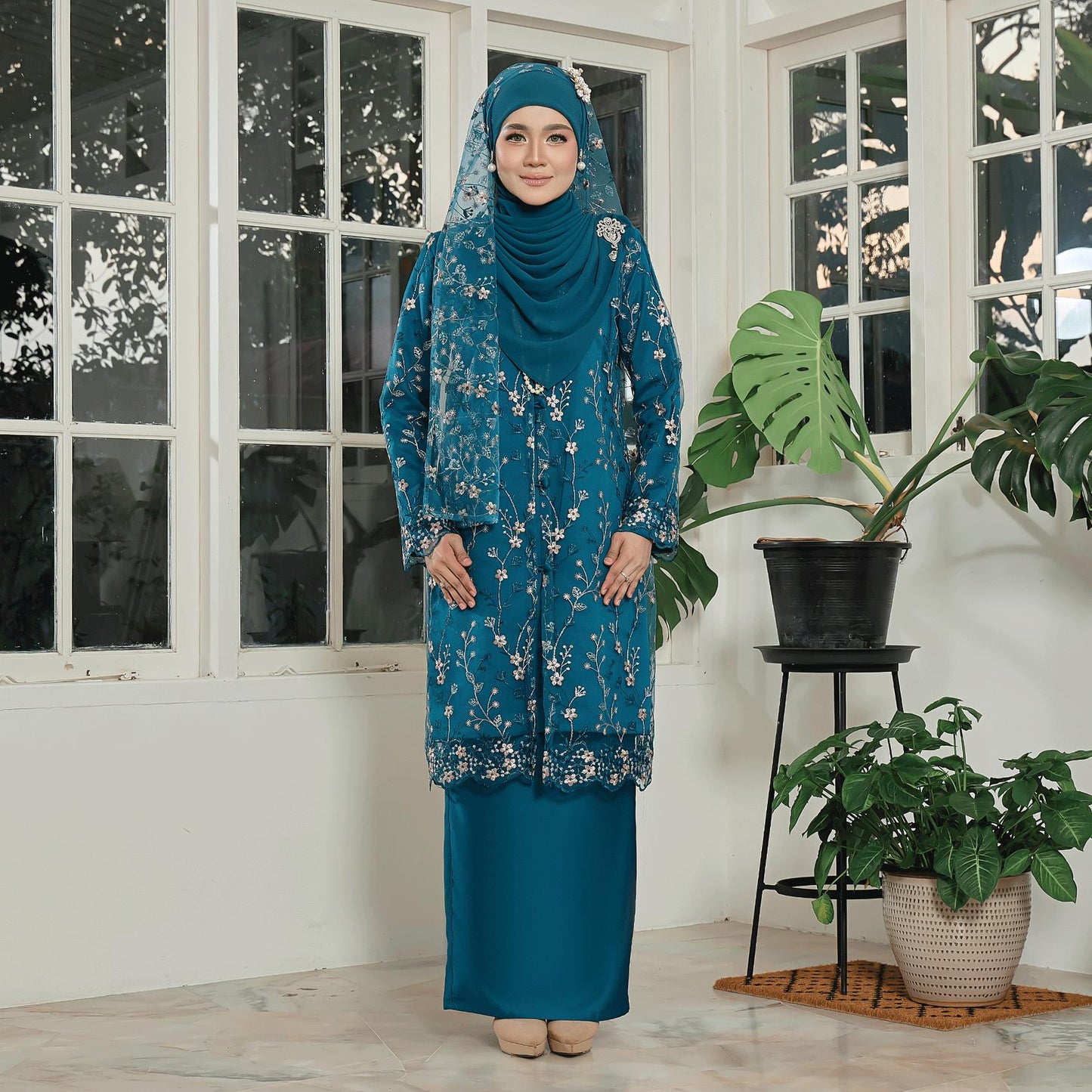 Avelisse Kurung