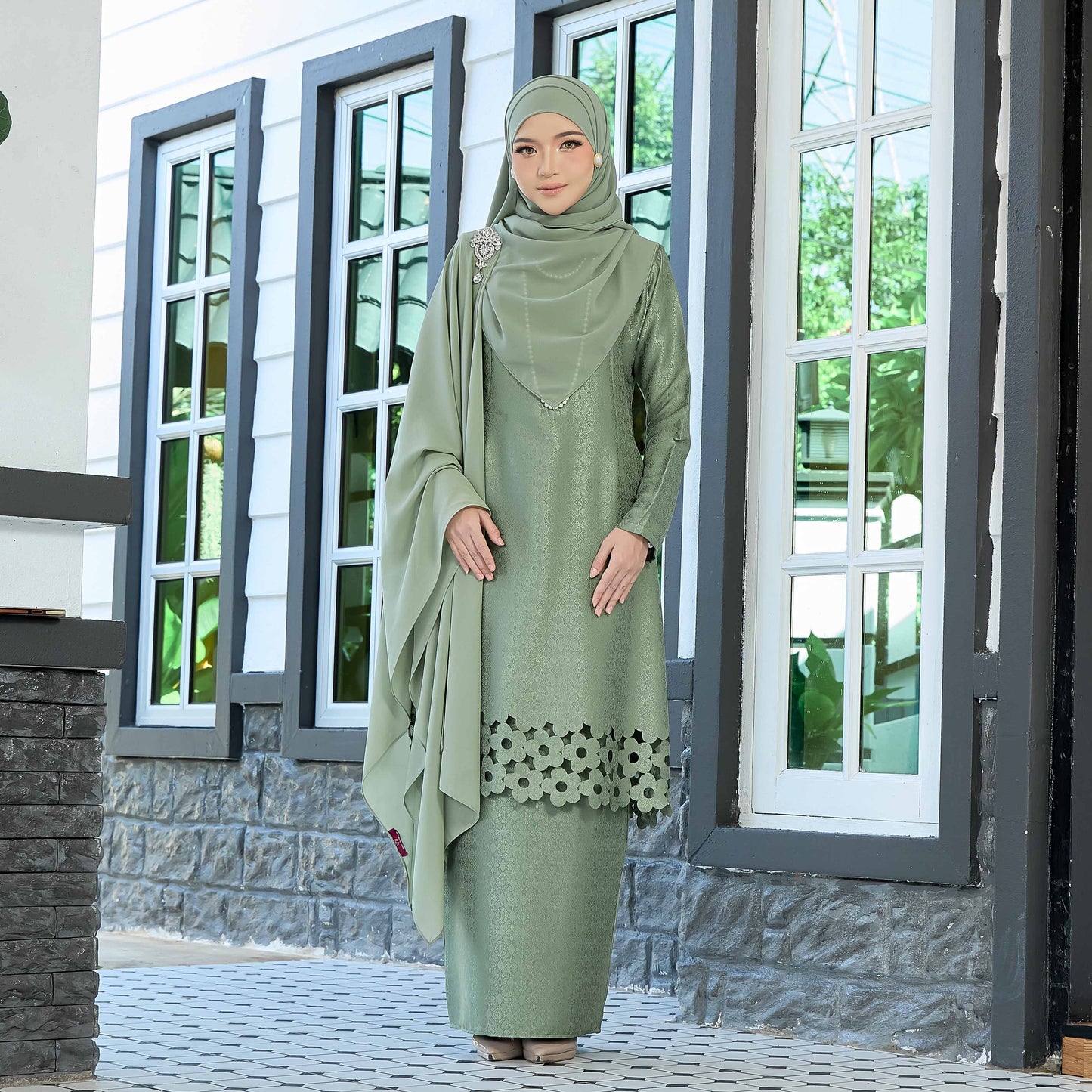 Deanera Kurung