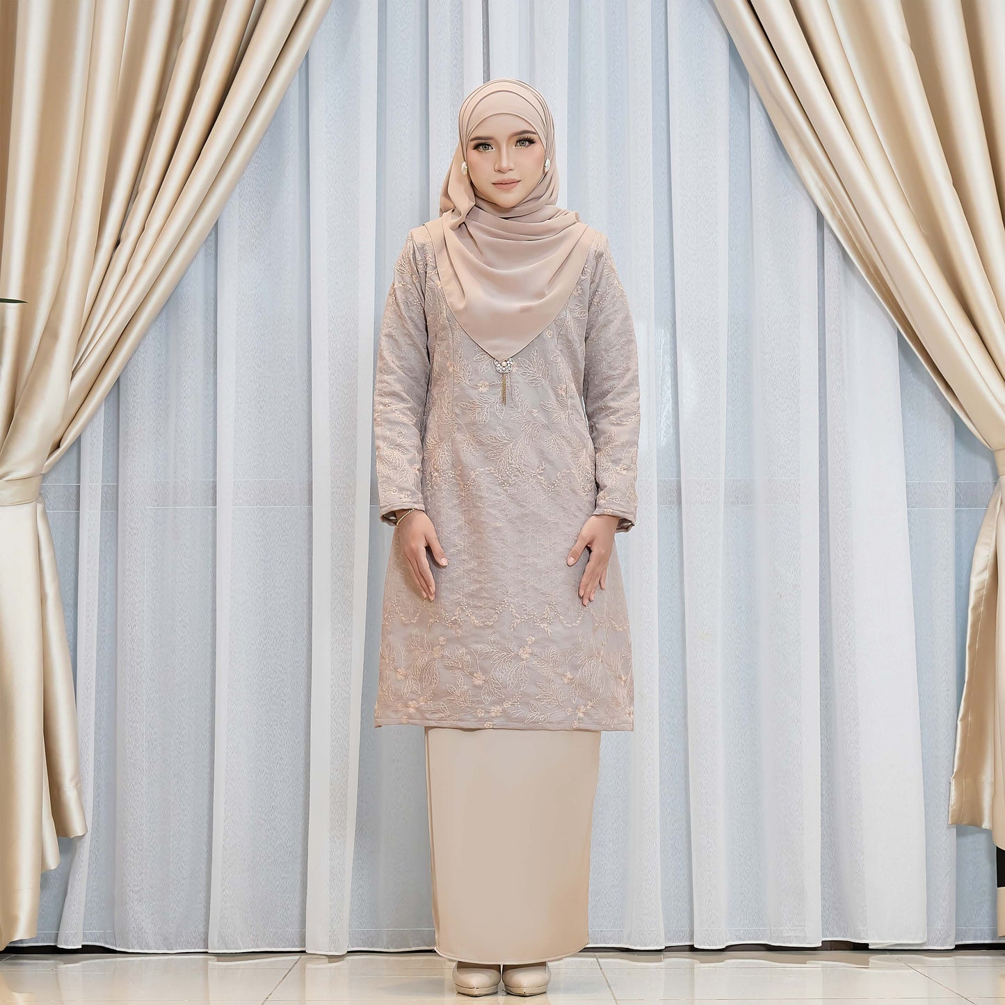 Adora Kurung