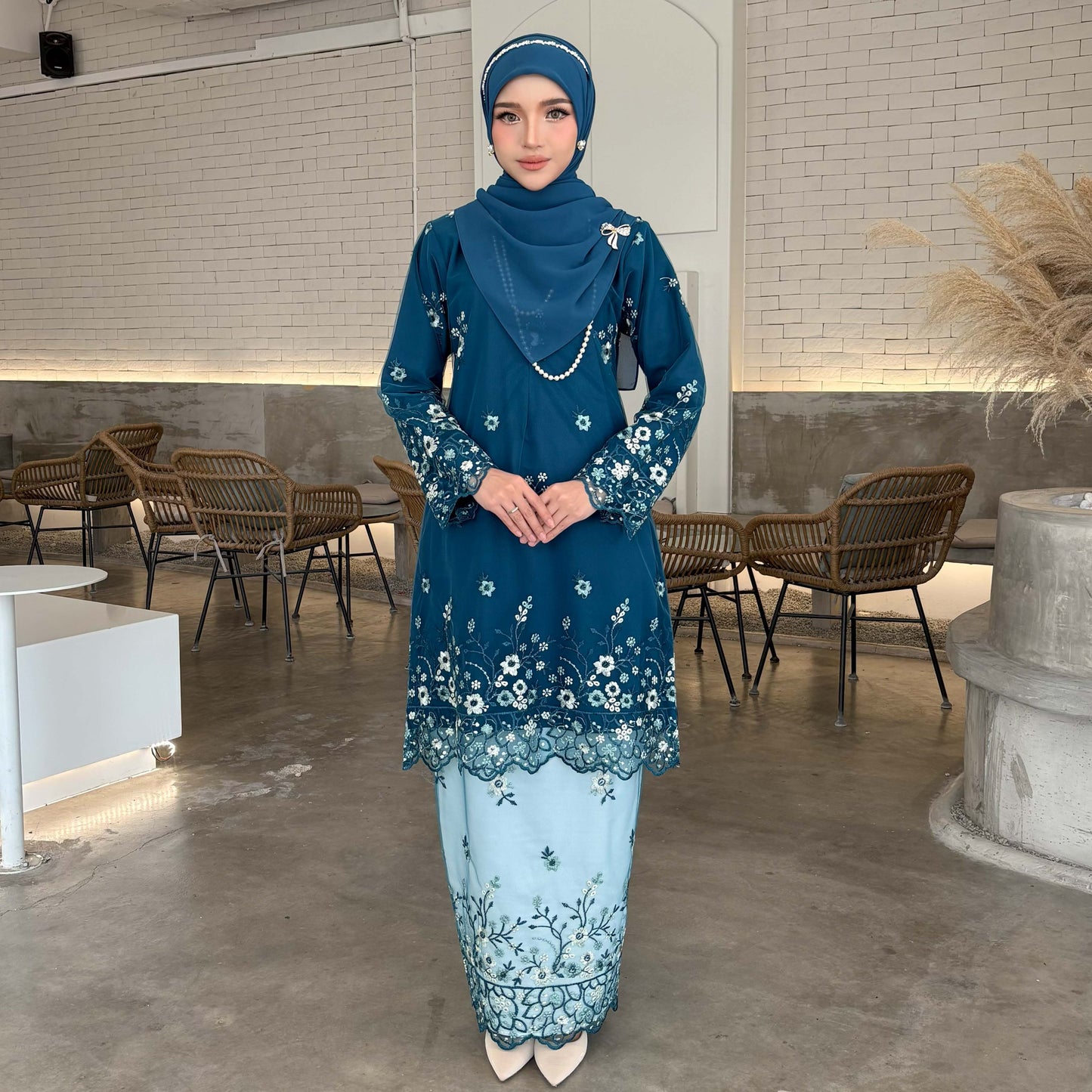 Della Kurung