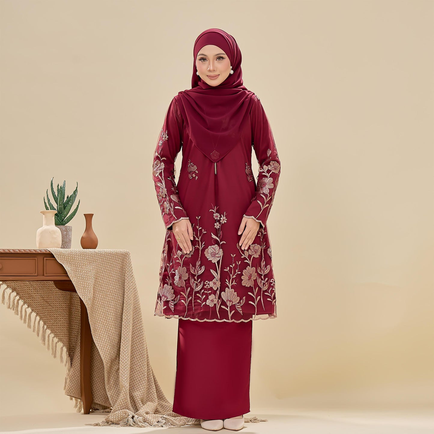 Lunaya Kurung