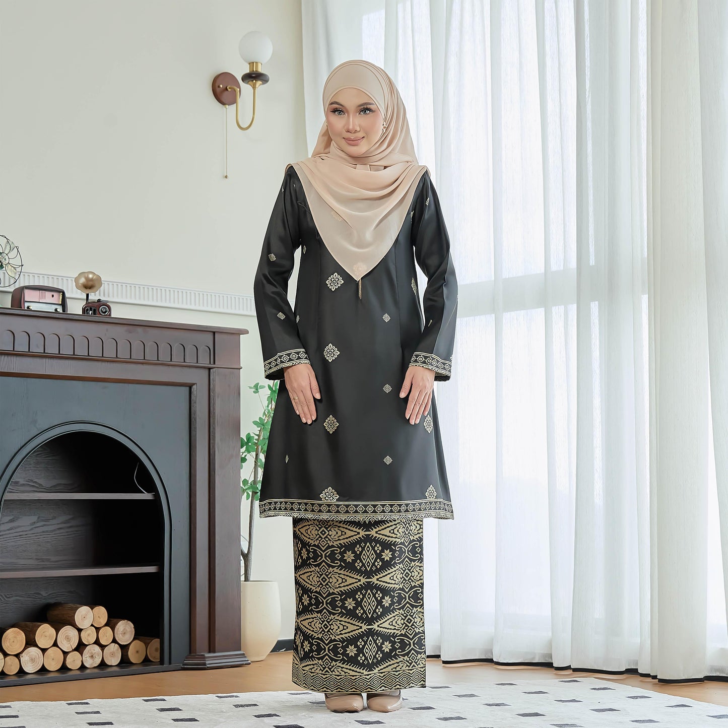 Petra Kurung