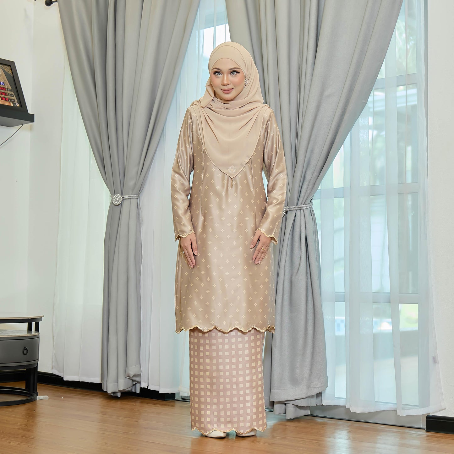 Aileen Kurung