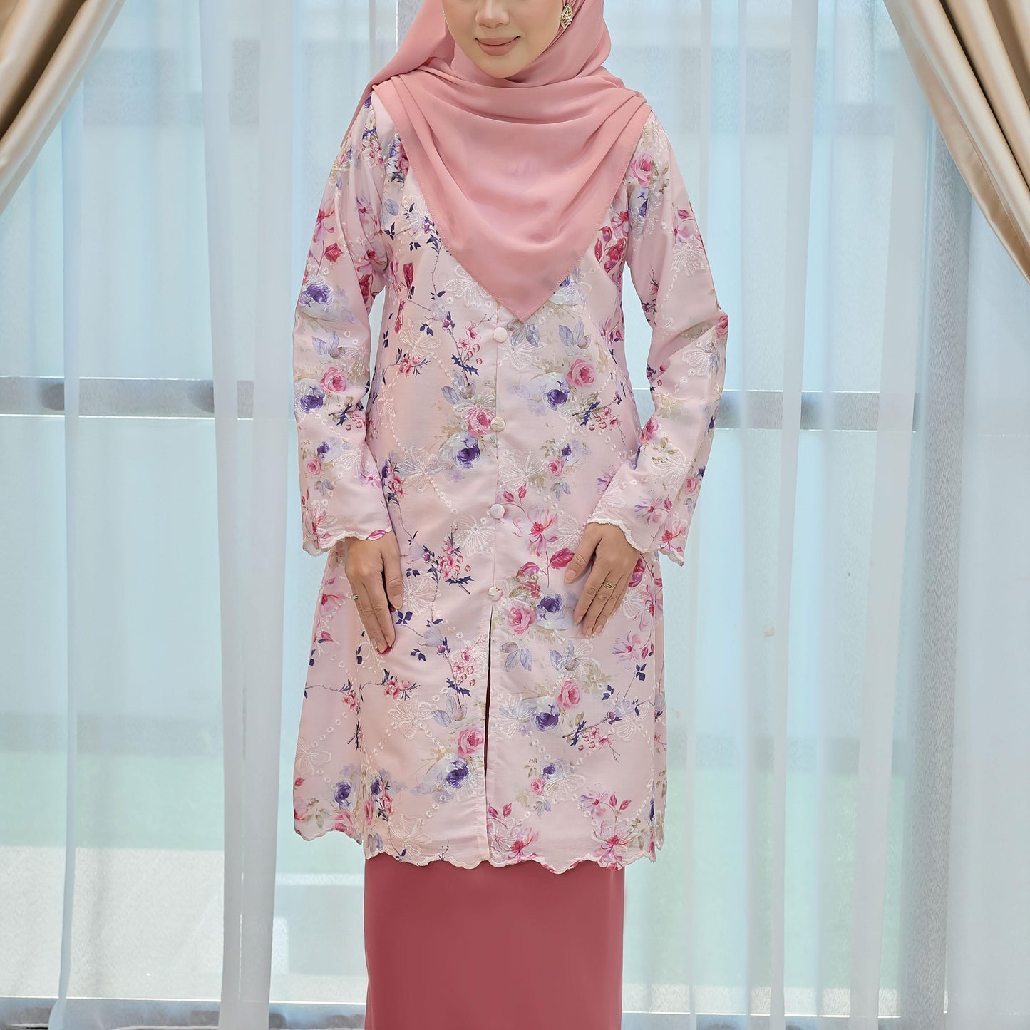 Alicia Kurung