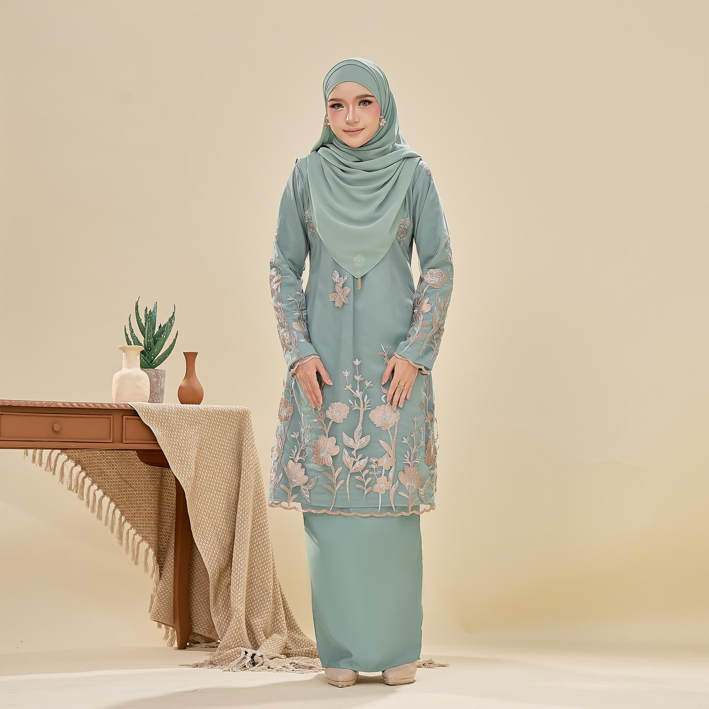 Lunaya Kurung