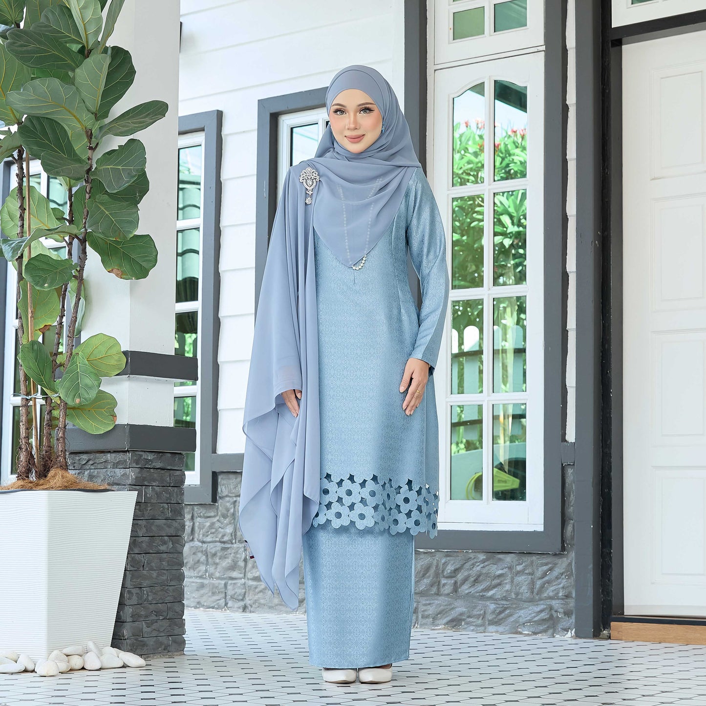 Deanera Kurung