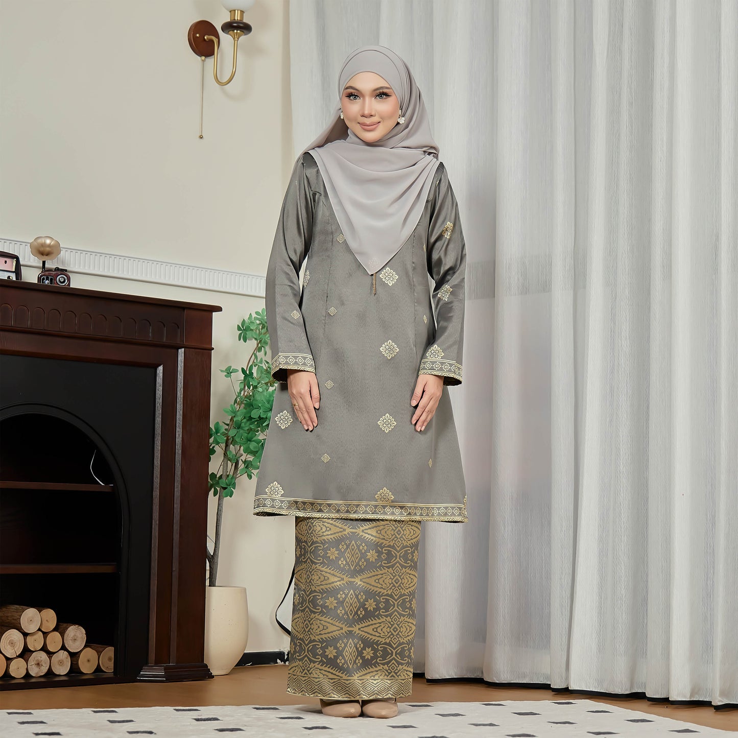 Petra Kurung