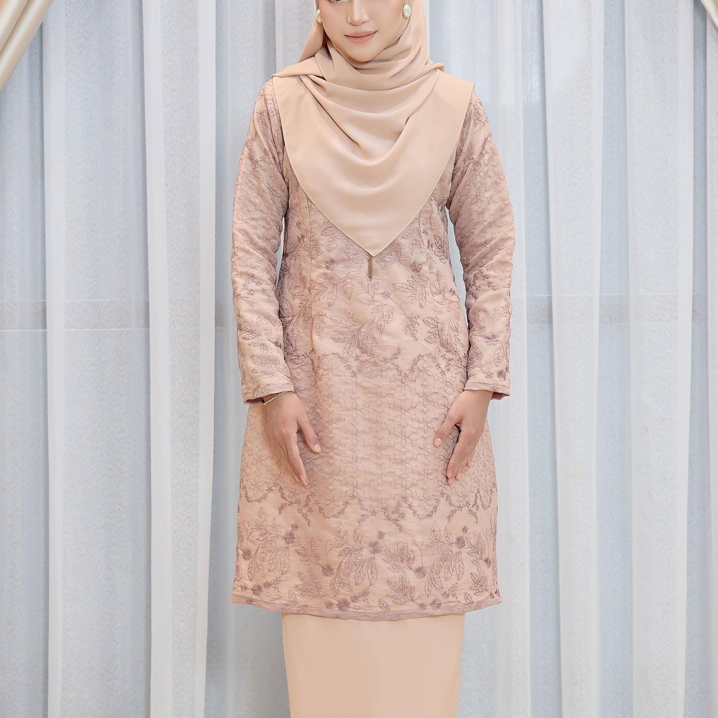 Adora Kurung