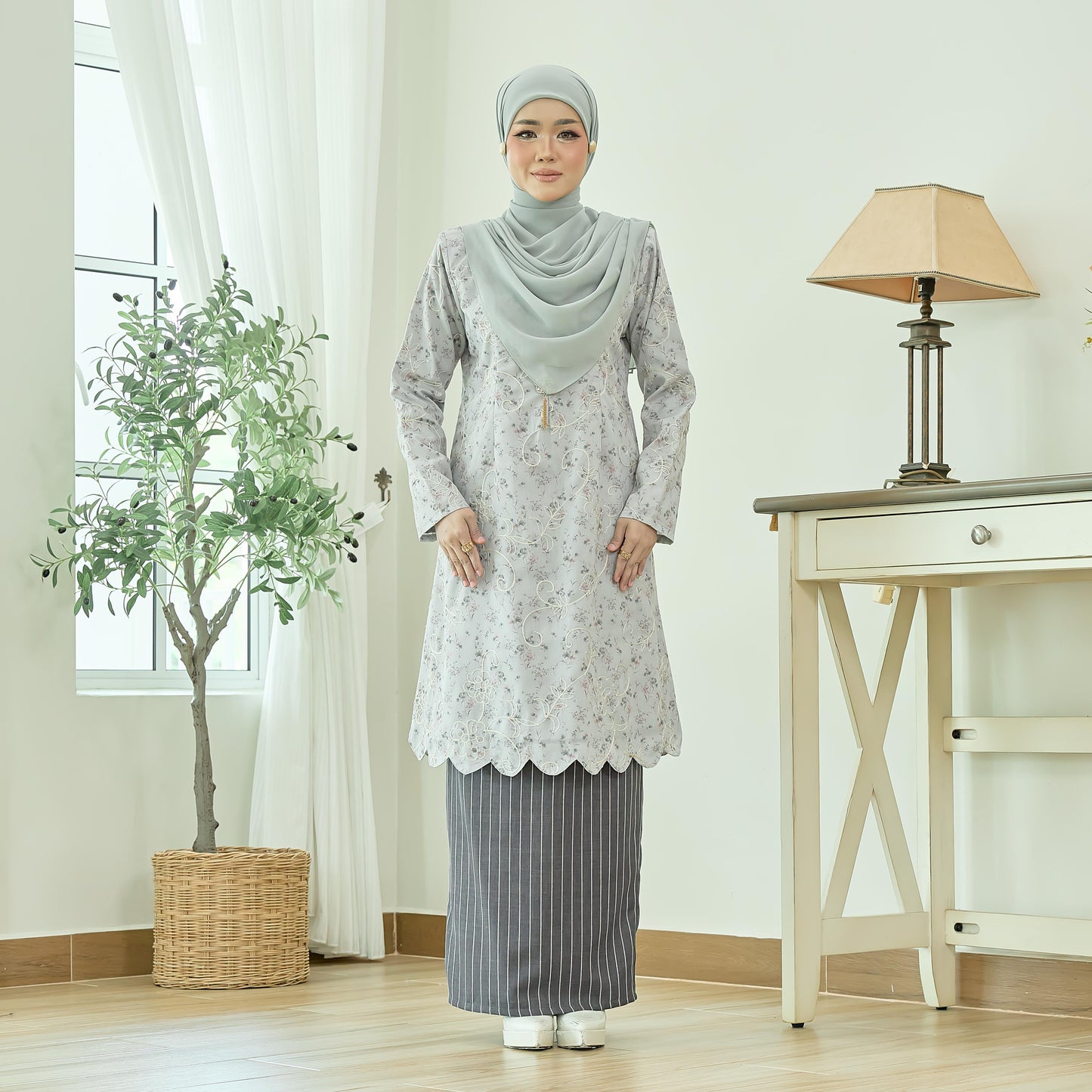 Elly Kurung