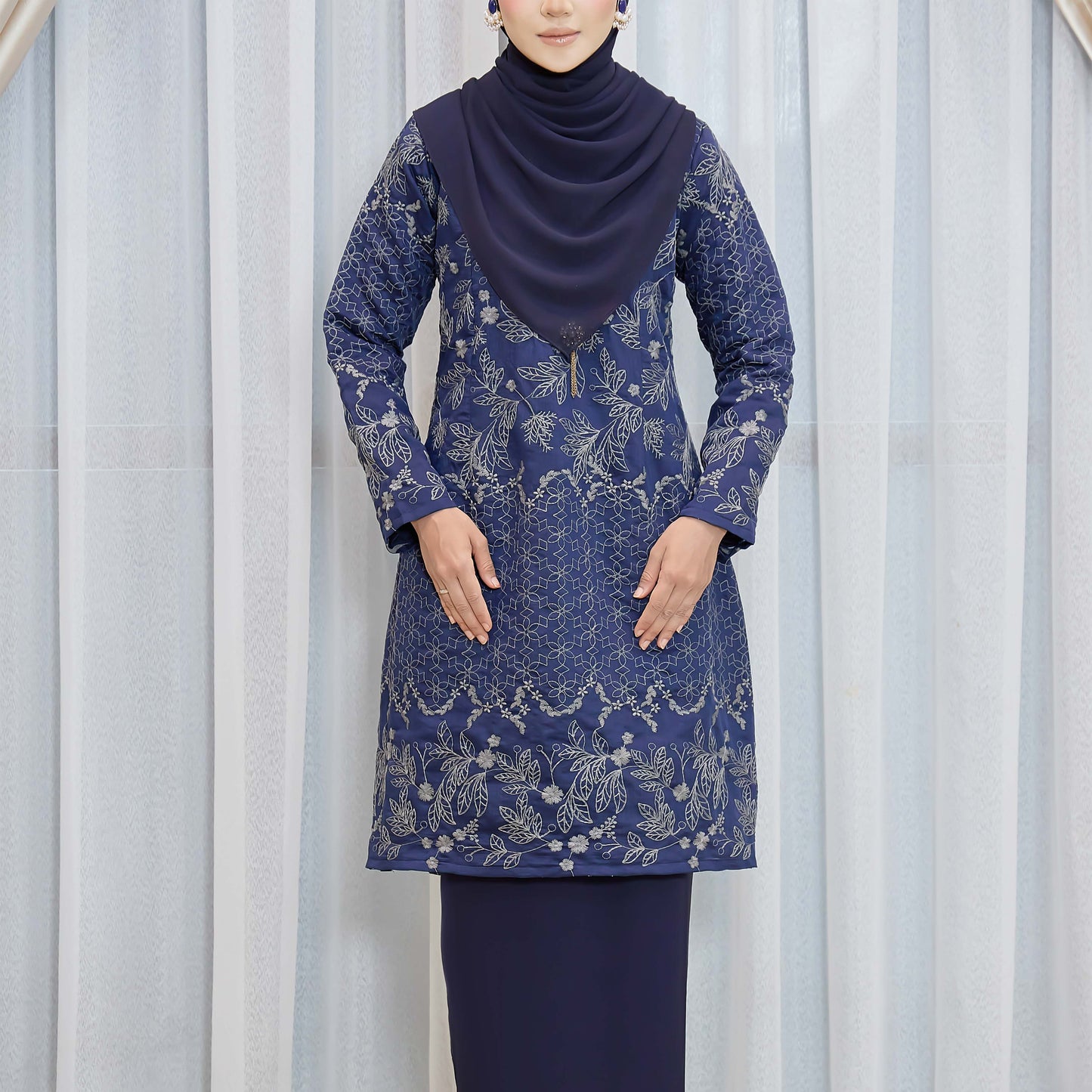 Adora Kurung