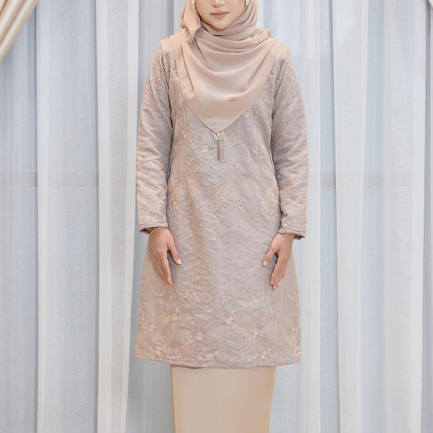 Adora Kurung