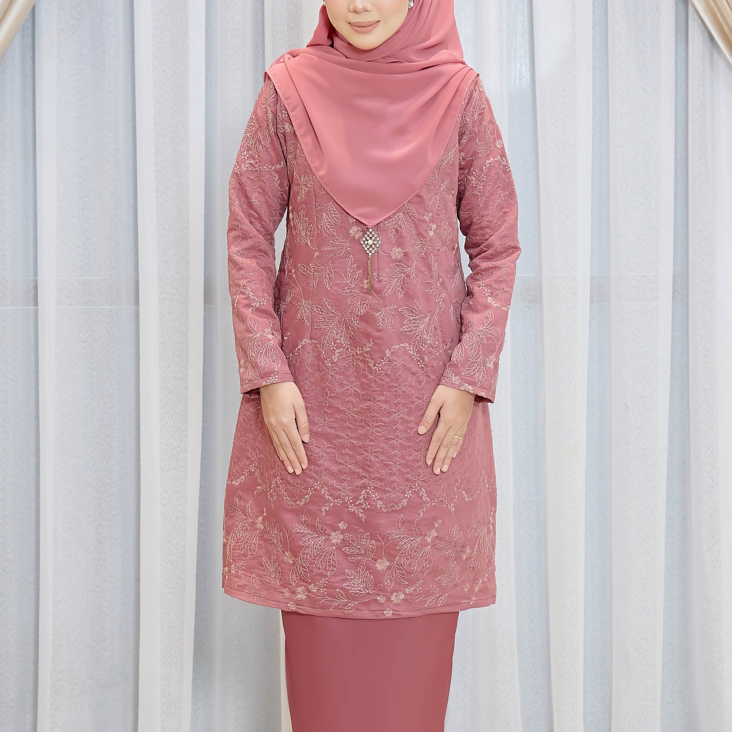 Adora Kurung