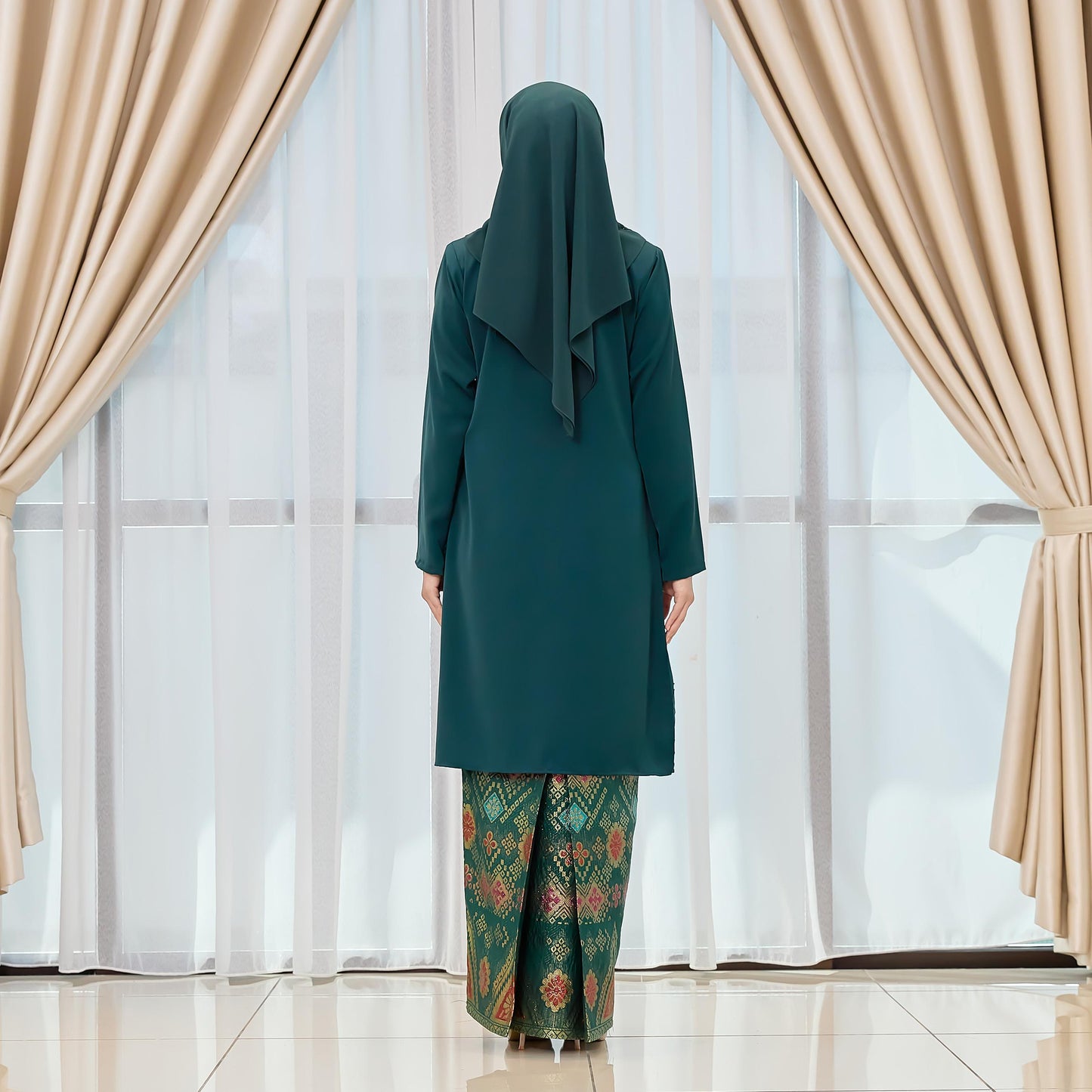Ning Ayu Kurung