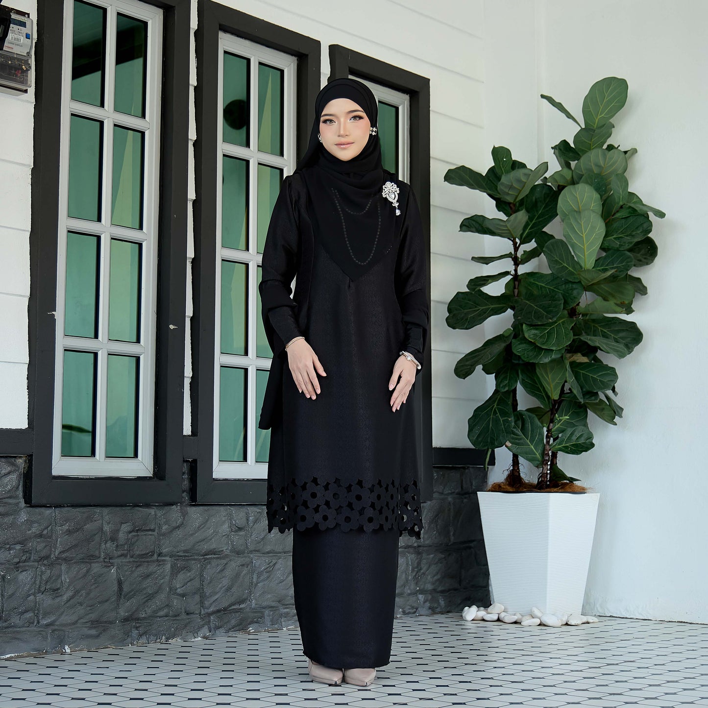 Deanera Kurung