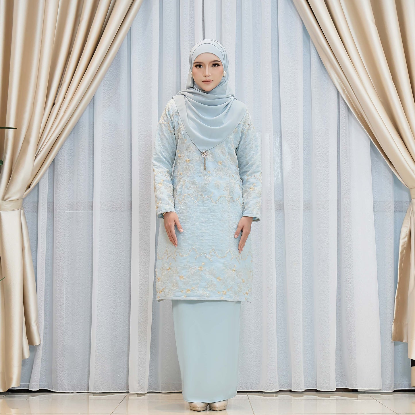 Adora Kurung