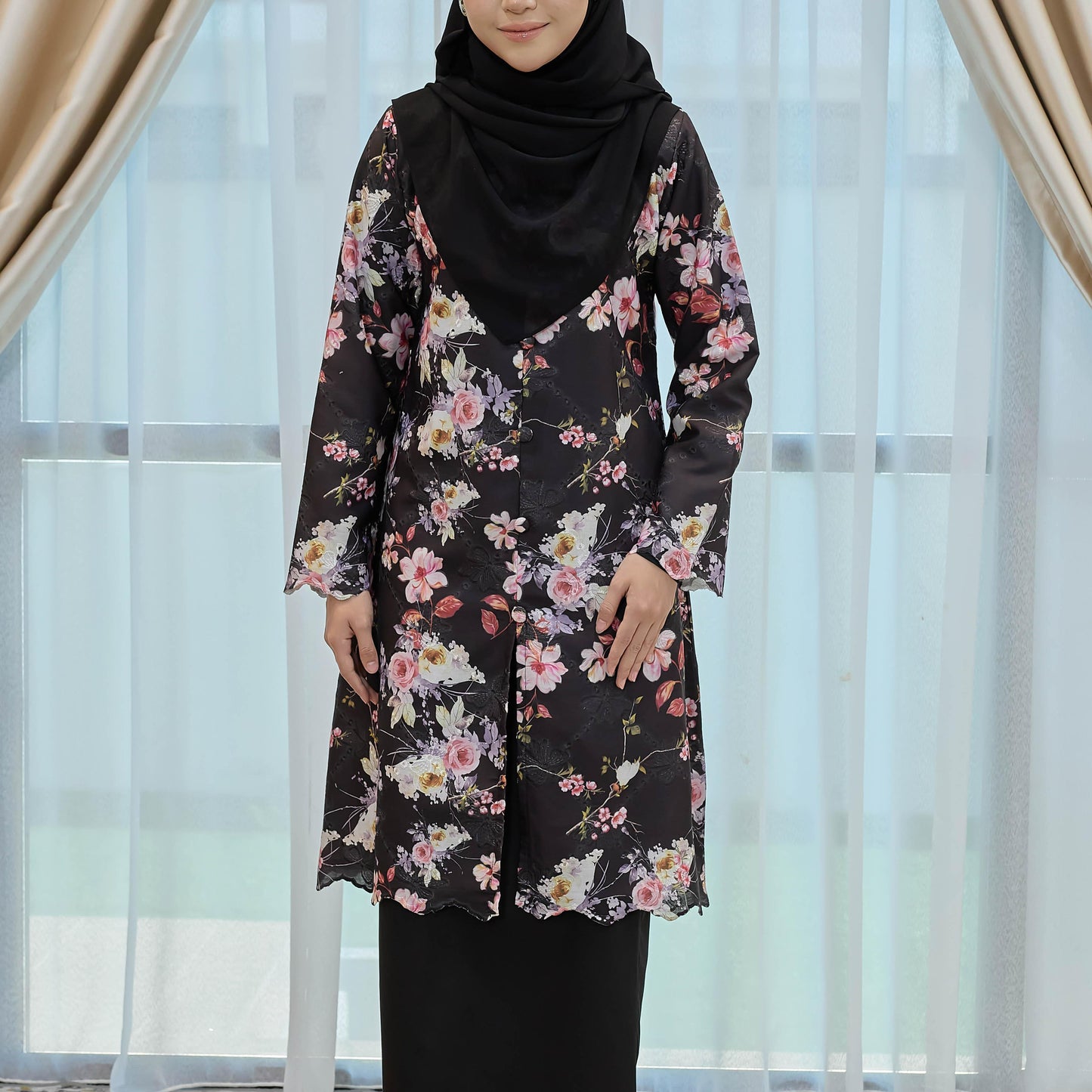 Alicia Kurung