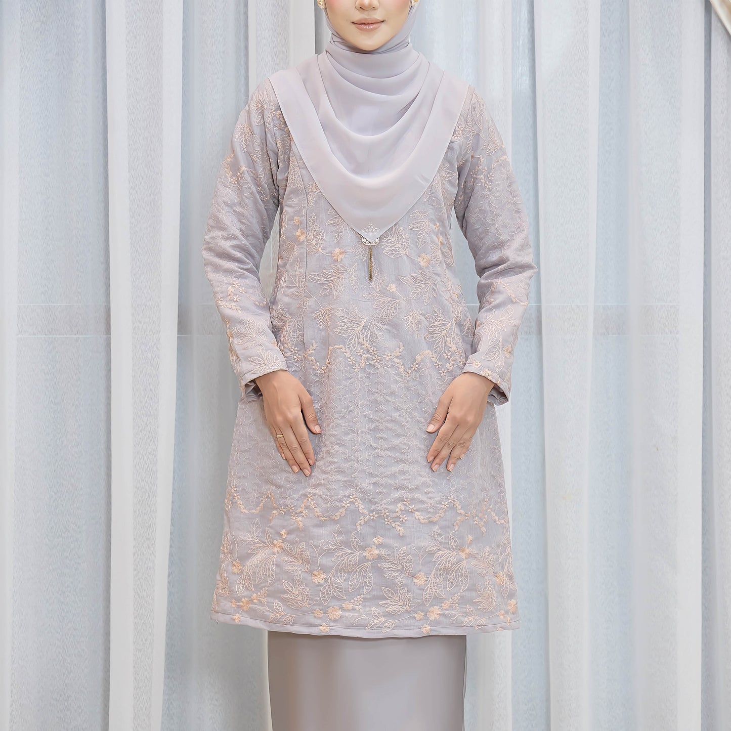 Adora Kurung