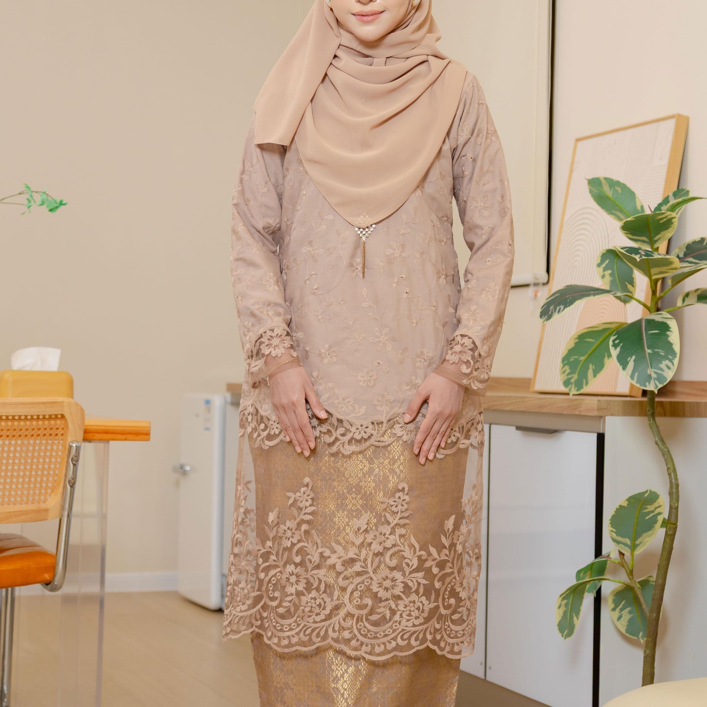 Ellise Kurung