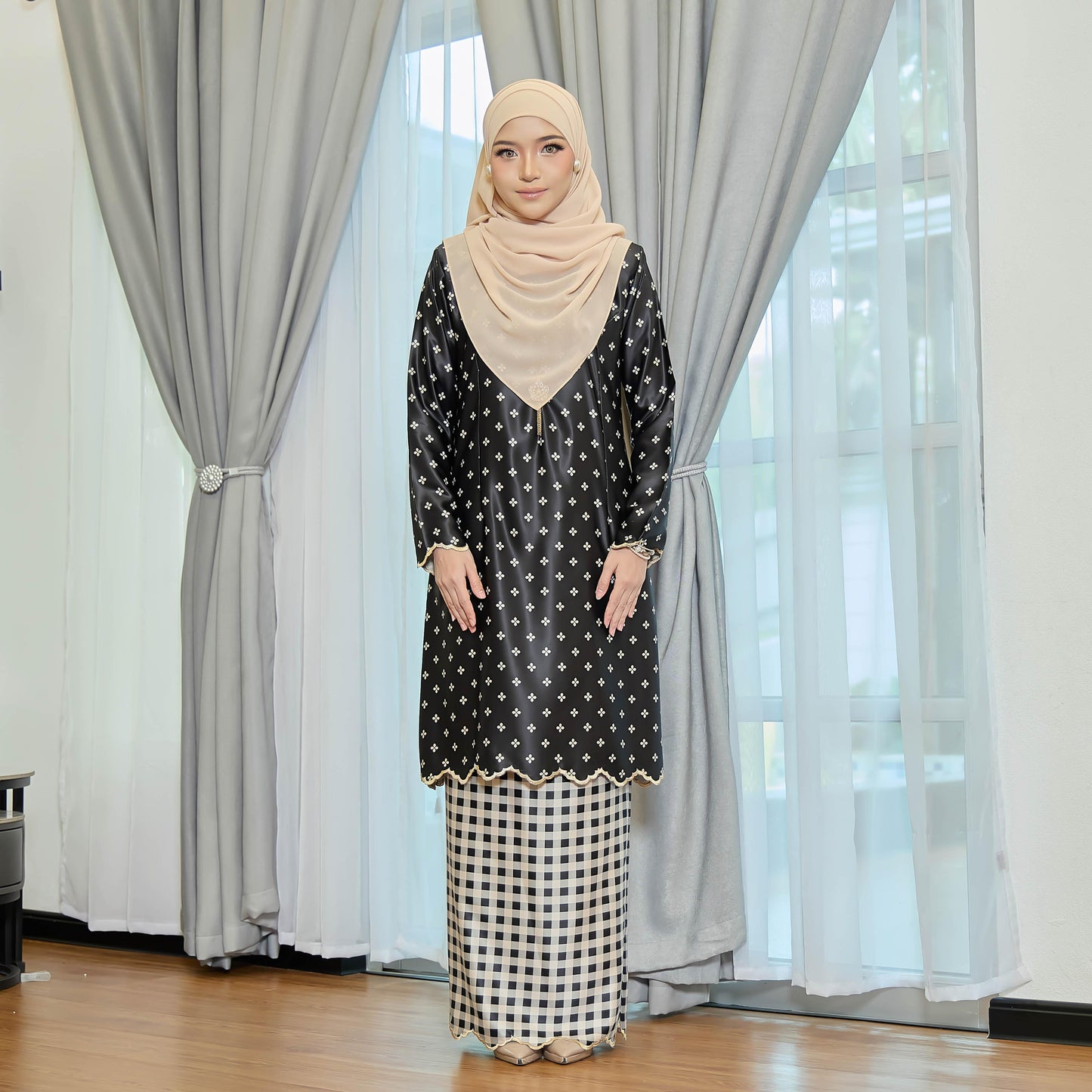Aileen Kurung