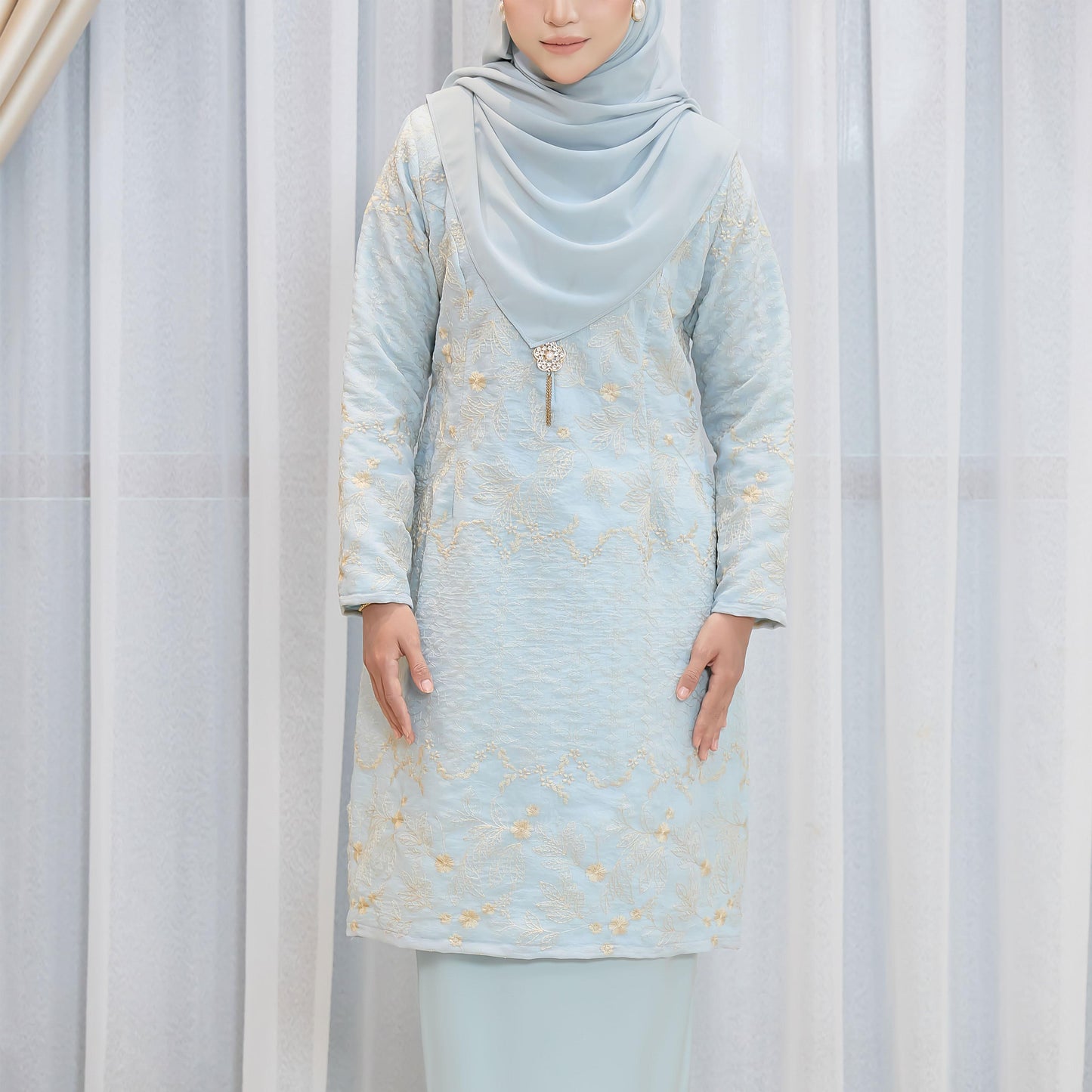 Adora Kurung