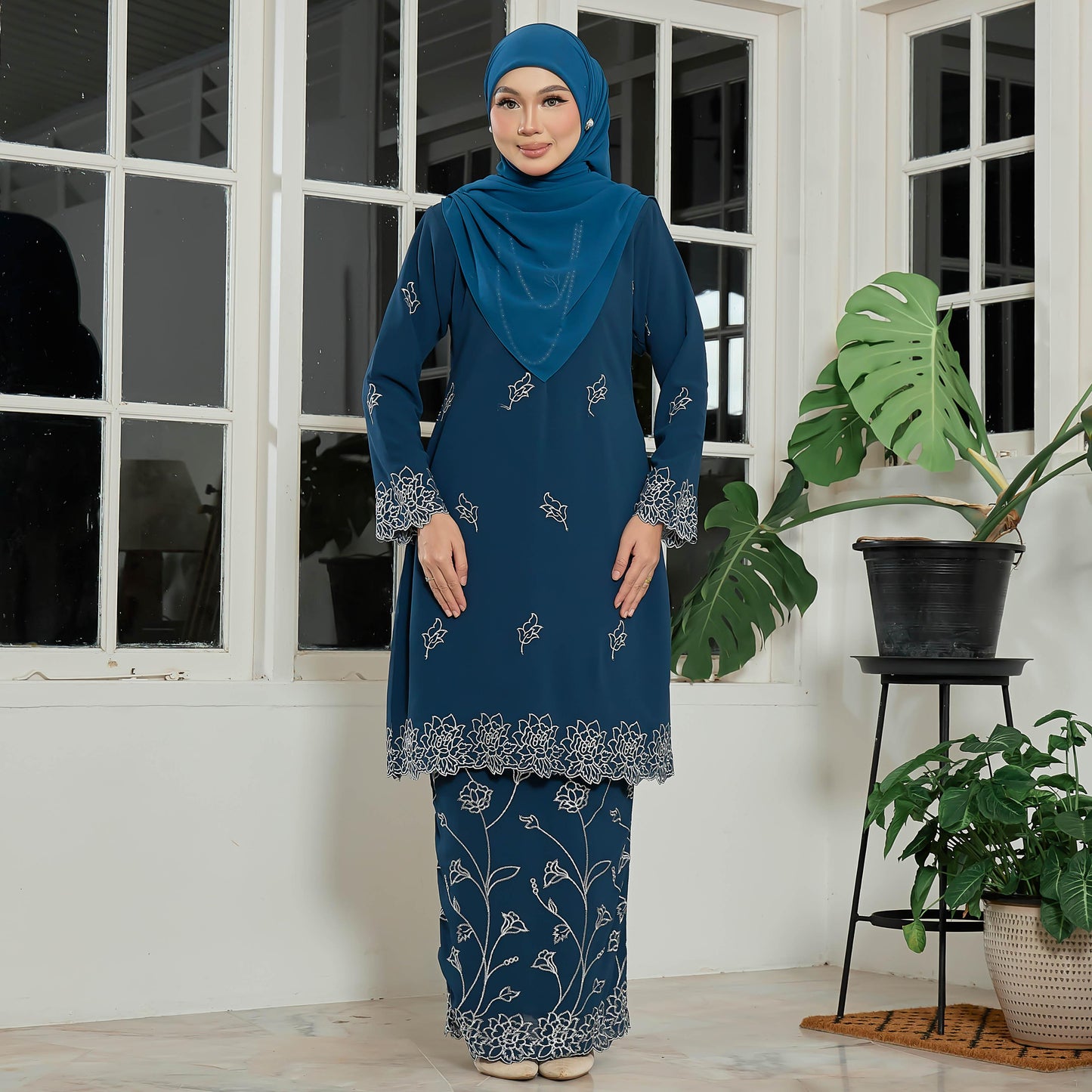 Lysandra Kurung