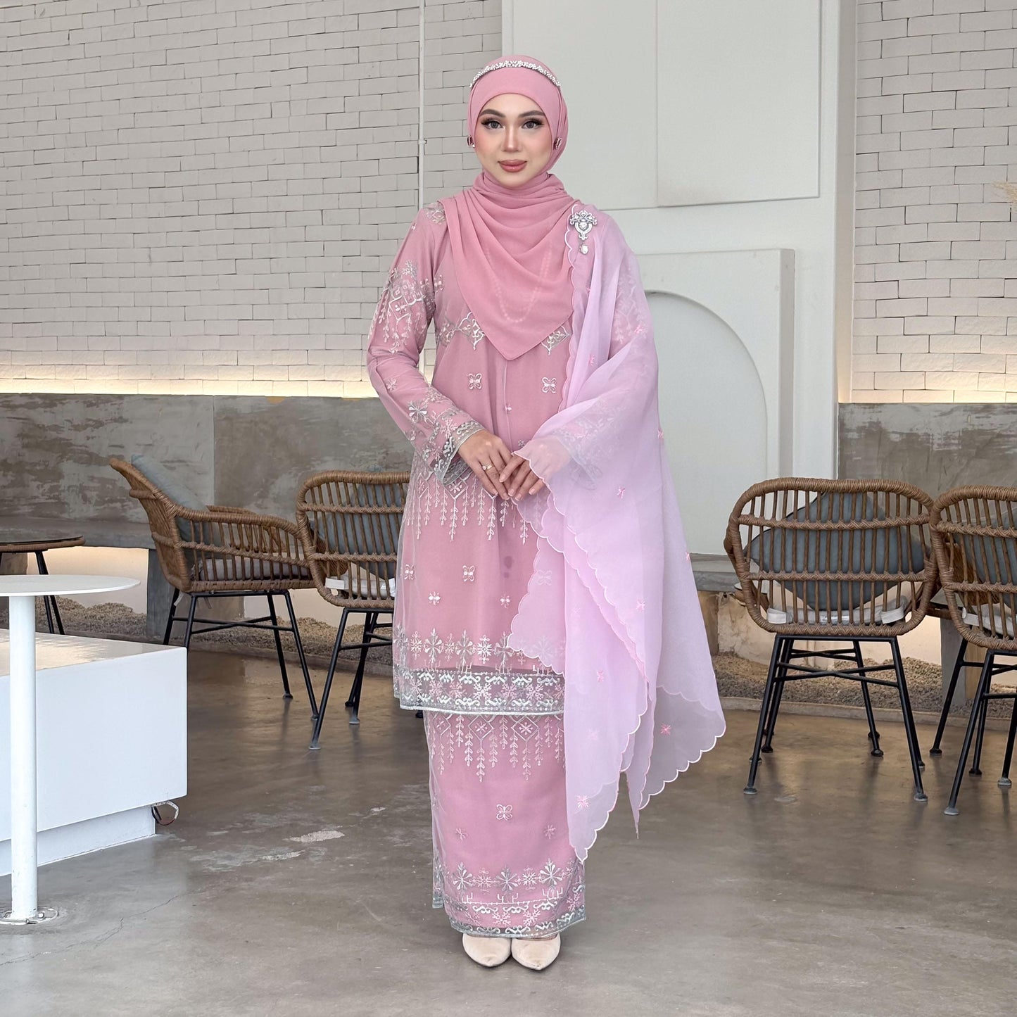 Elisse Kurung