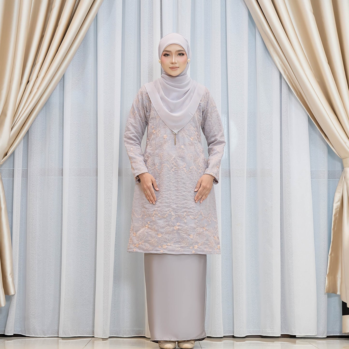 Adora Kurung
