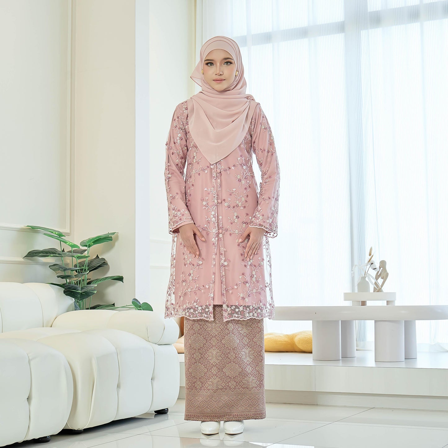 Lovelle Kurung