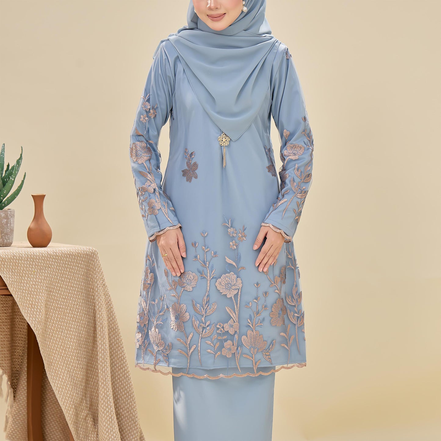 Lunaya Kurung