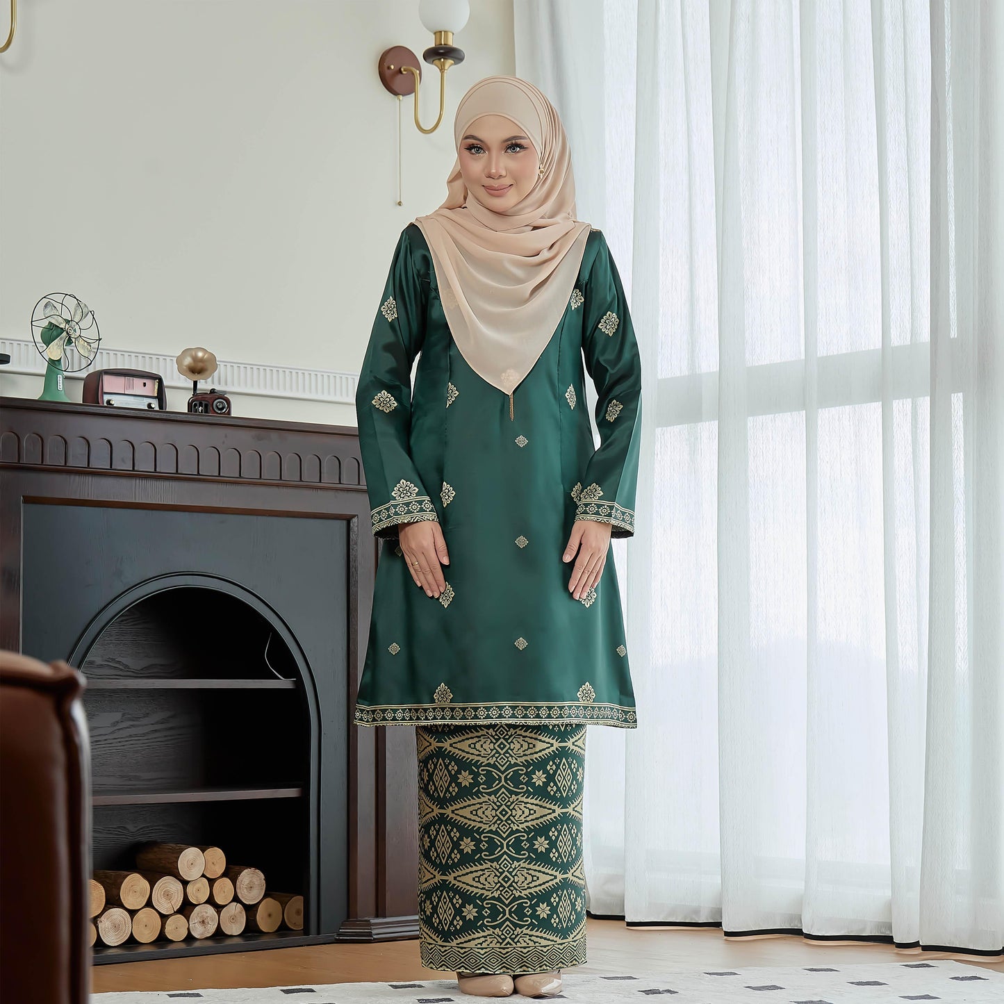Petra Kurung