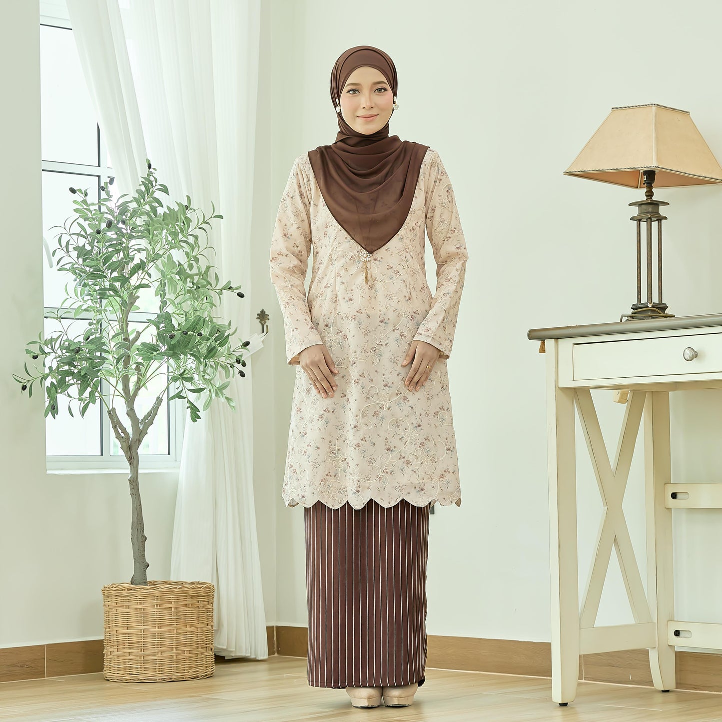 Elly Kurung