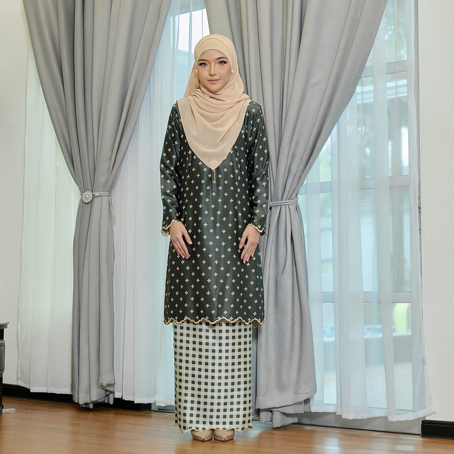 Aileen Kurung