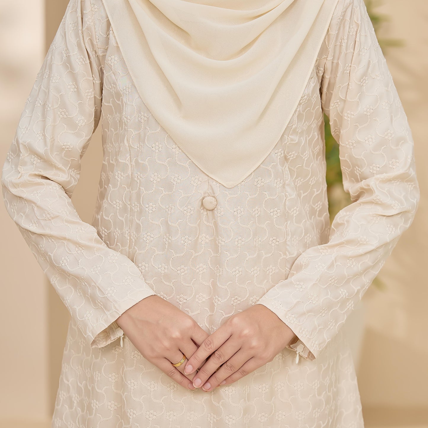 Veronica Kurung