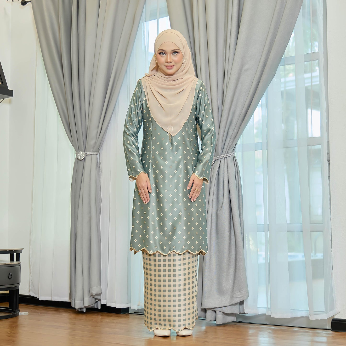 Aileen Kurung