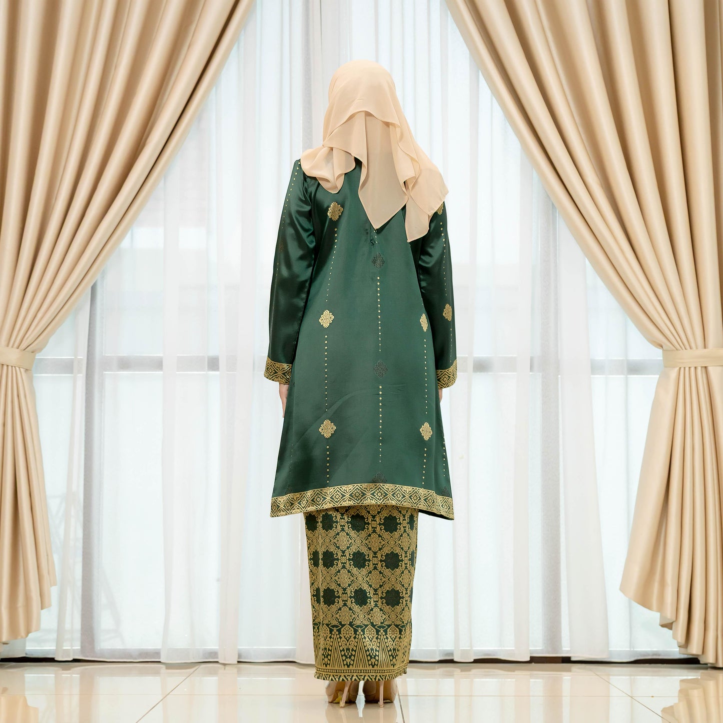 Feyrossa Kurung