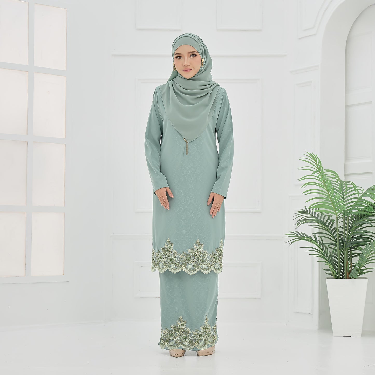 Elaine Kurung
