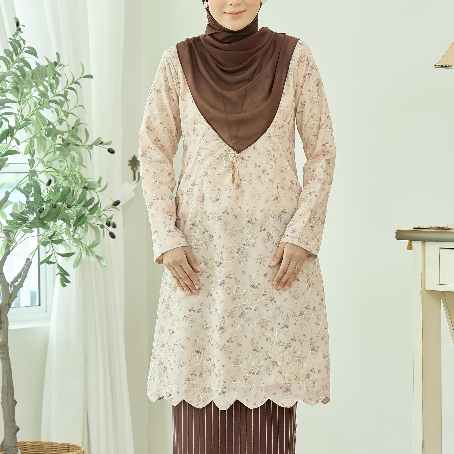 Elly Kurung