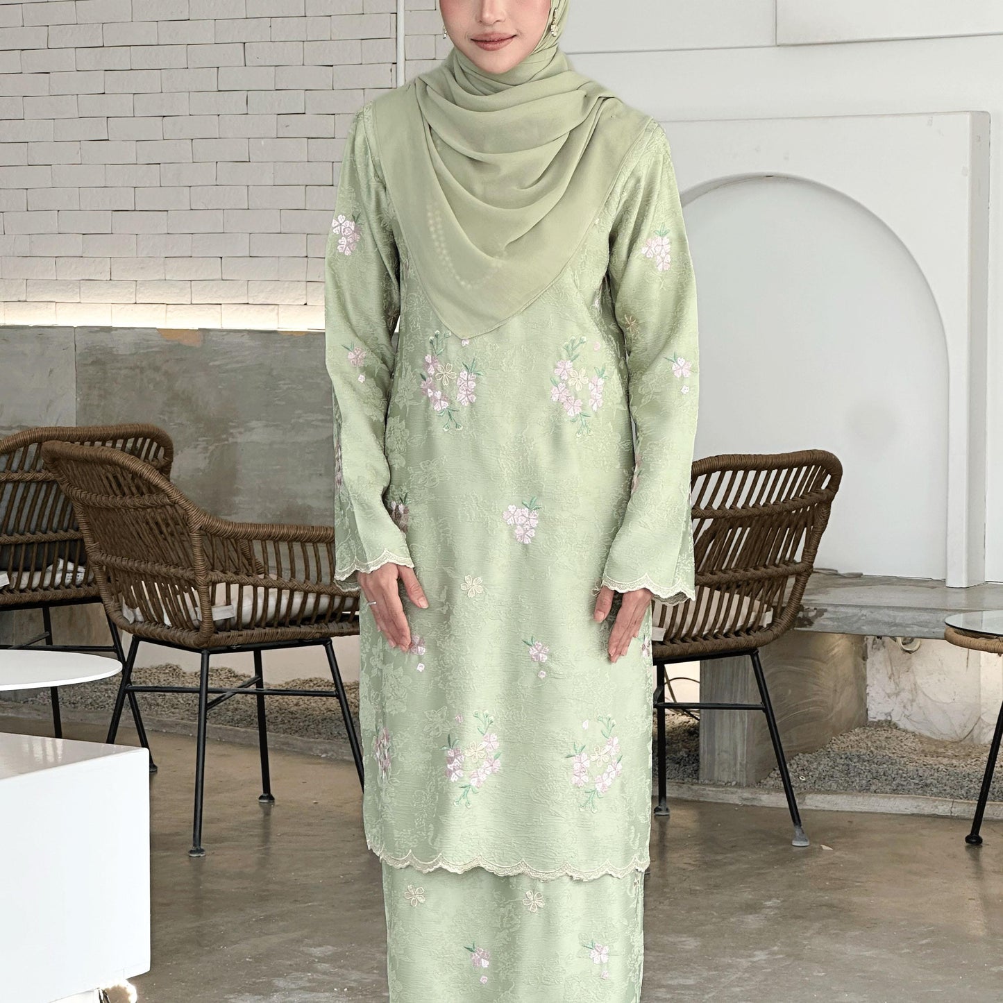 Meylia Kurung