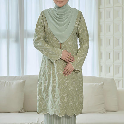 Valessa Kurung