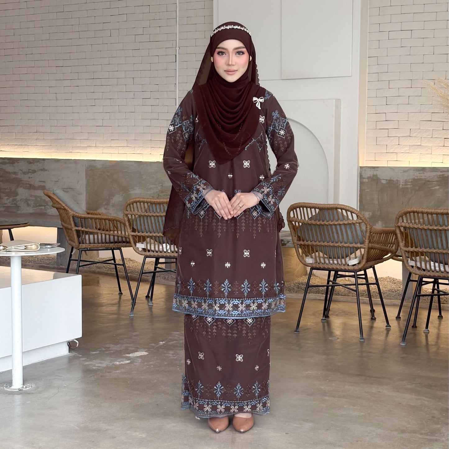 Elisse Kurung
