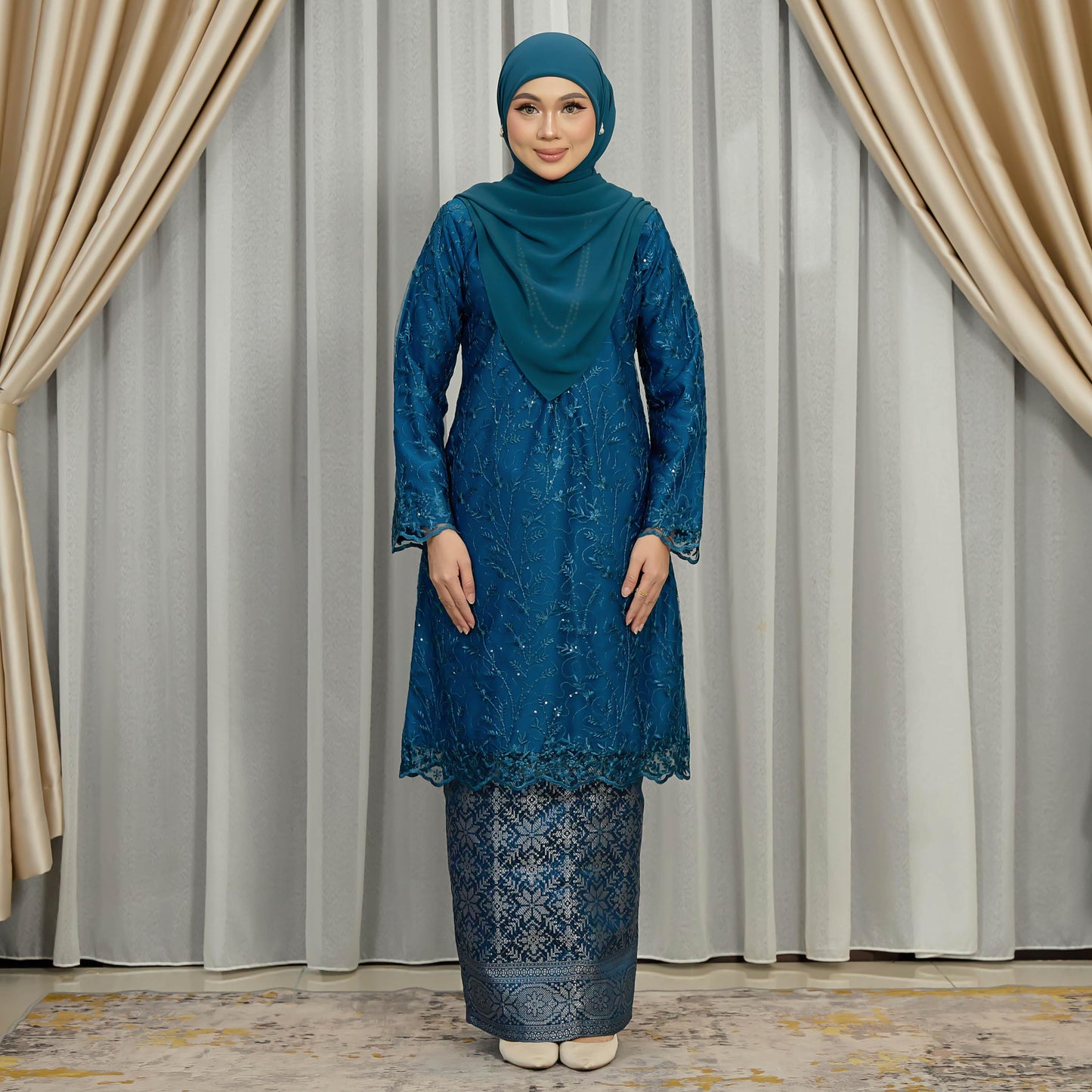 Adira Kurung
