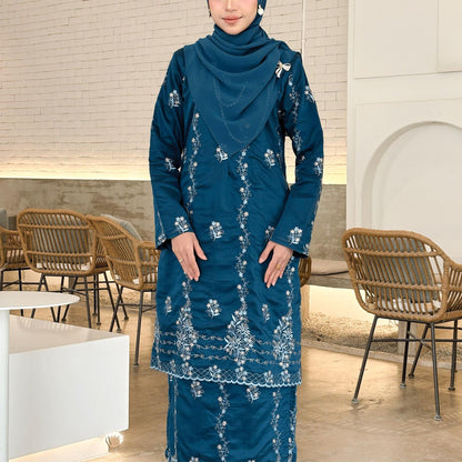 Sandra Kurung