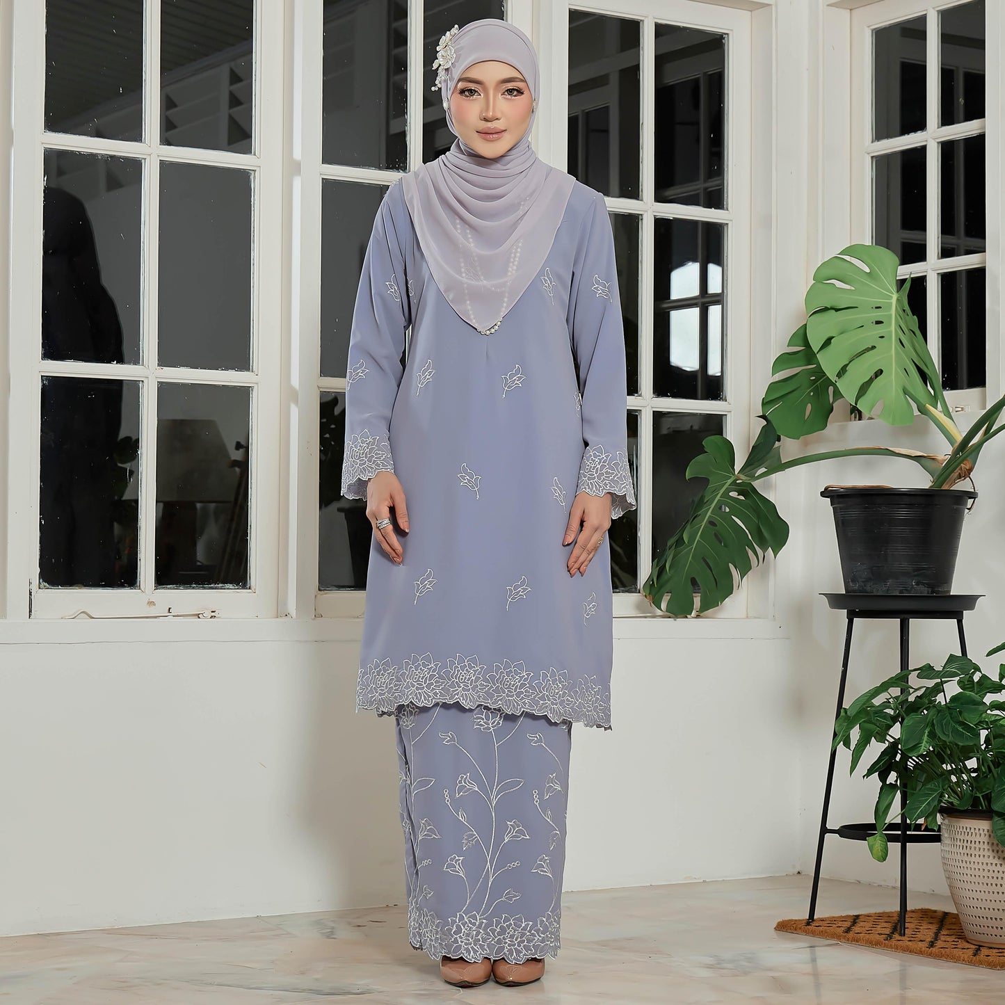 Lysandra Kurung