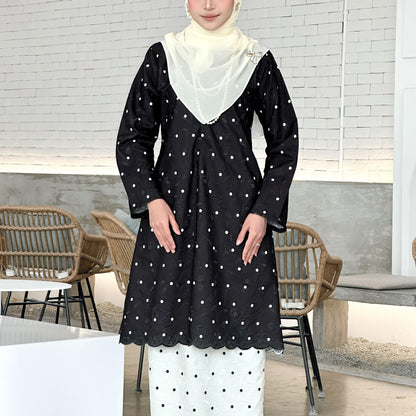 Maneesa Kurung