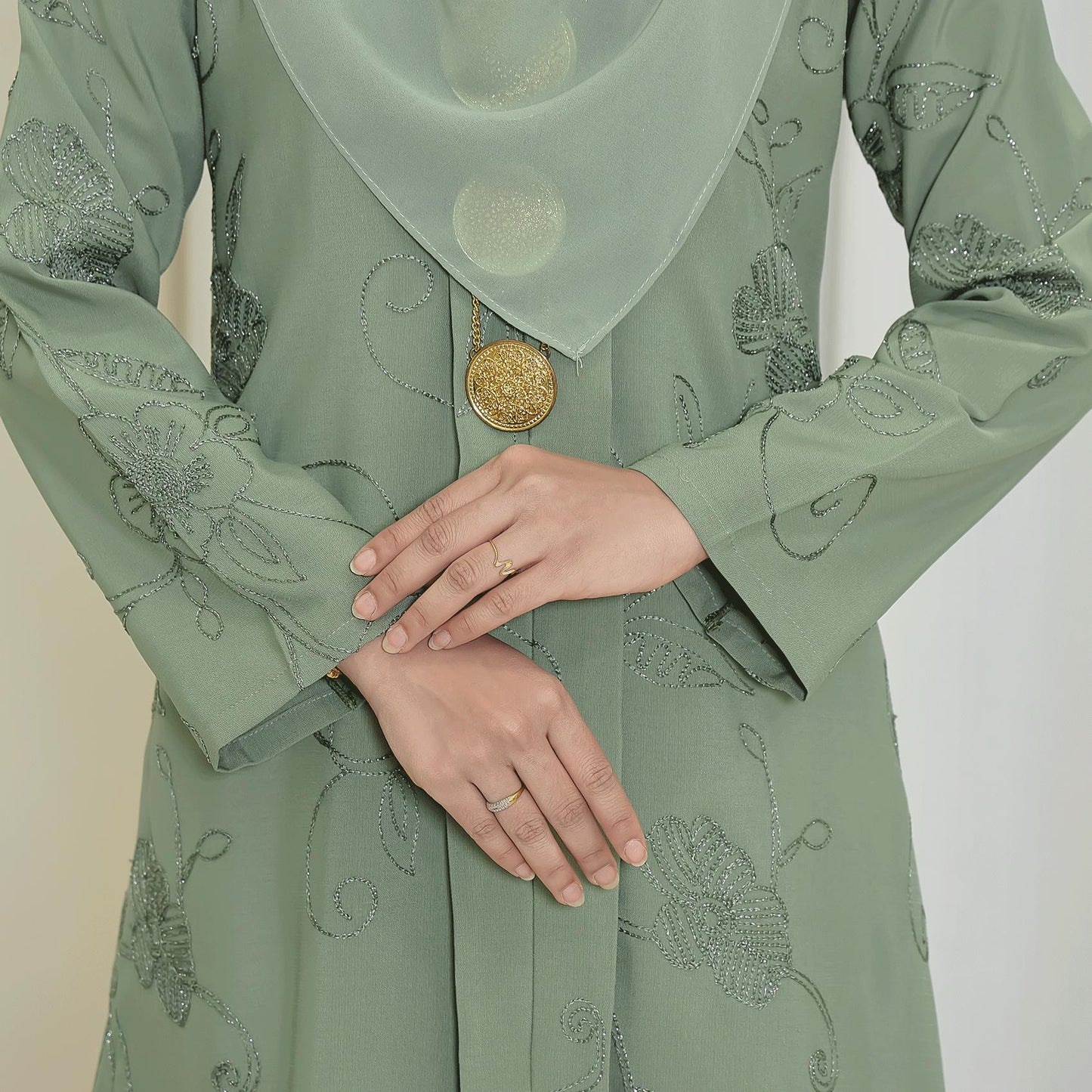 Aliyna Kebaya