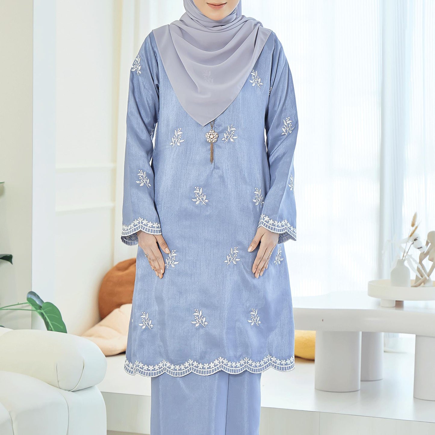 Lucia Kurung